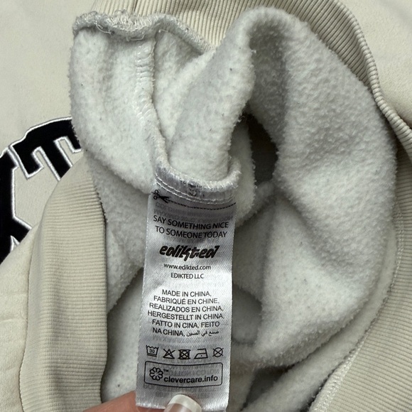 Edikted Babe Oversized Sweatshirt / Crewneck Size X-Small in color Cream - Picture 6 of 15